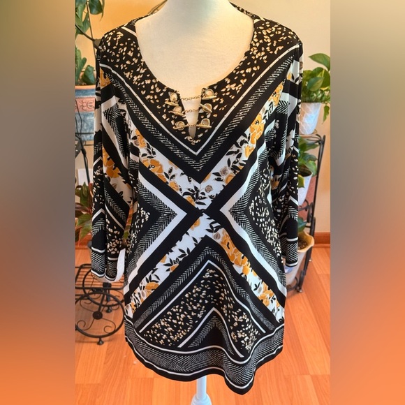 JM Collection Floral Chain Poly Span Tunic Top Black White Gold Toggles Med - Picture 1 of 15